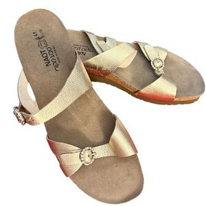 Naot Kate Sandals Size 41 / US 10 Gold Metallic Leather Comfort Slides Flaw New